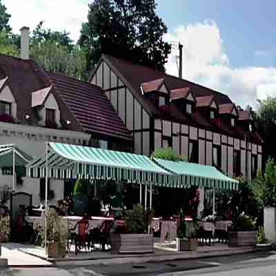 Logis Hôtel le Bourguignon Hotel Exterior