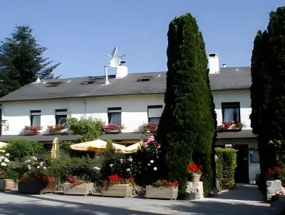Le Ranch des Lacs Hotels in Nedde