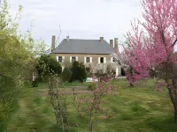 Château Latour Hotel a Luzy
