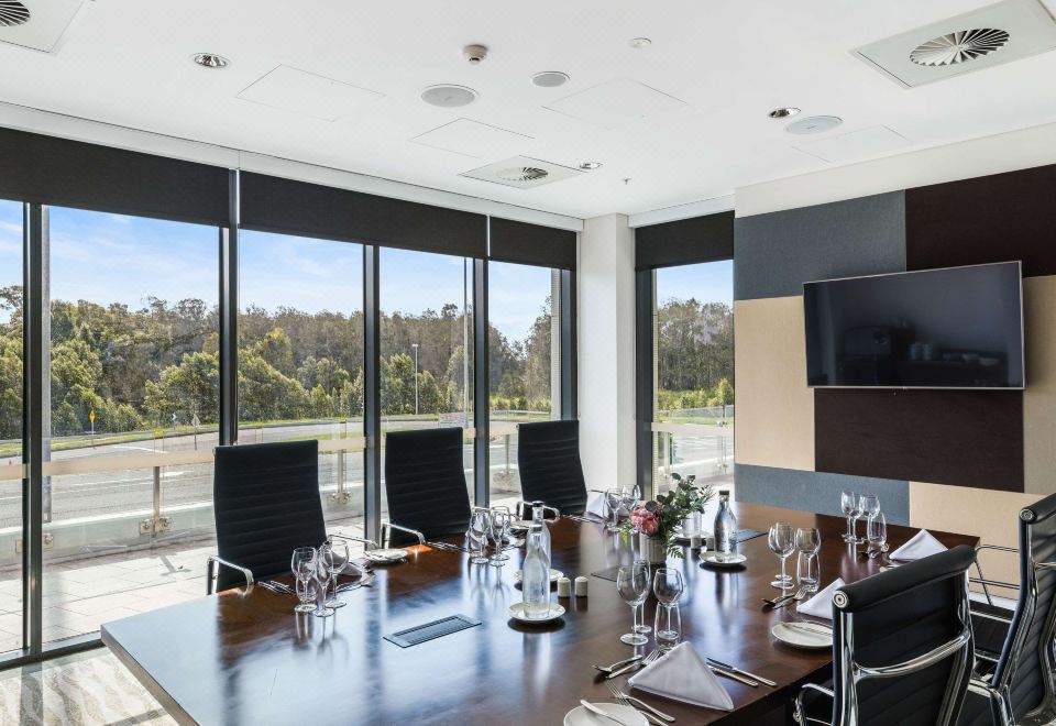 풀먼 브리즈번 에어포트의 가족 친화적 공간 또는 수영장