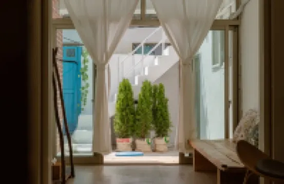 Spring Day Hotels in 