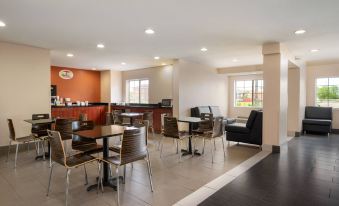 Super 8 by Wyndham Columbus West