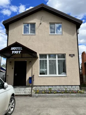 Uyut Hotel