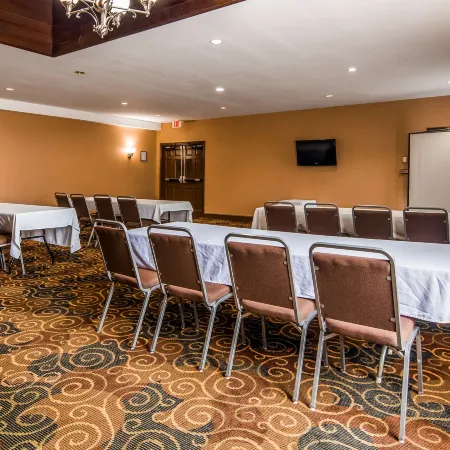 Best Western Plus the Inn  Suites at the Falls