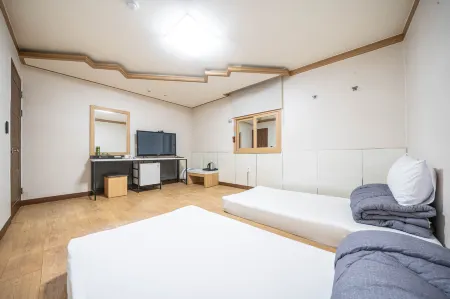 Gochang Arirang Hotel Отели рядом с достопримечательностью «Chan Yun Temple»