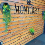 Montcrest Hotel & Lounge Hôtels à : 