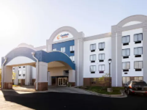 Comfort Suites Hotels in Springfield