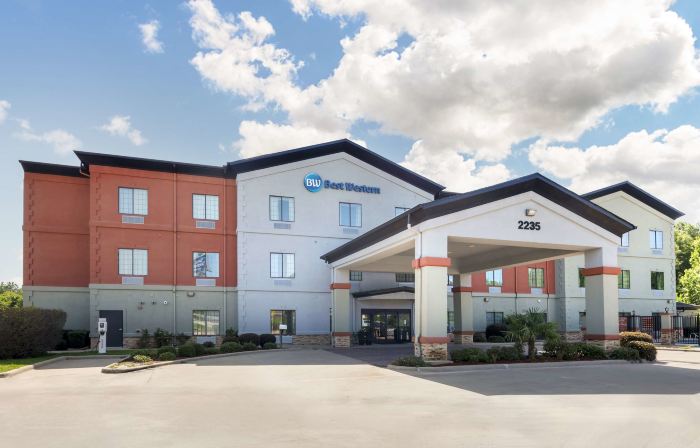 Best Western Carthage Inn  Suites