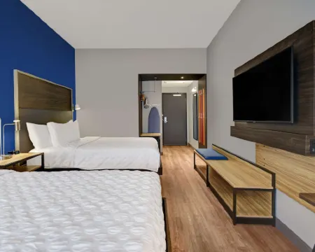 Tru by Hilton Troy Detroit Hotels in Troy