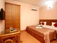 Indira International Inn Hotel berhampiran Tomb of Imam Zamin