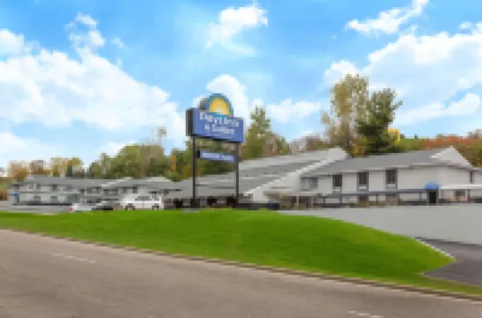Days Inn & Suites by Wyndham Wisconsin Dells Hotels in 