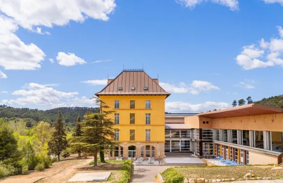 洛卡蘿拉巴爾奈裏伊伯利克酒店