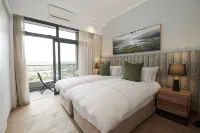 When Away - Luxury 2 Bedroom In Menlyn Maine 110m Hôtels à : 
