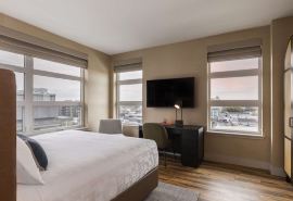 كيسيل أبتاون أوكلاند، إن ذي أن باوند كوليكشن باي حيات