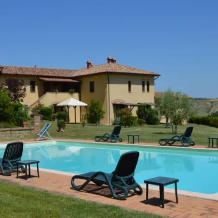 Charming flat with pool surrounded by nature