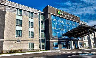 Holiday Inn Express & Suites Vaudreuil - Dorion