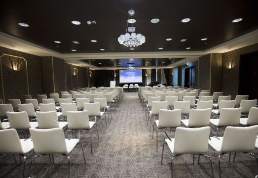 더블트리 바이 힐튼 푸앵트-누아르