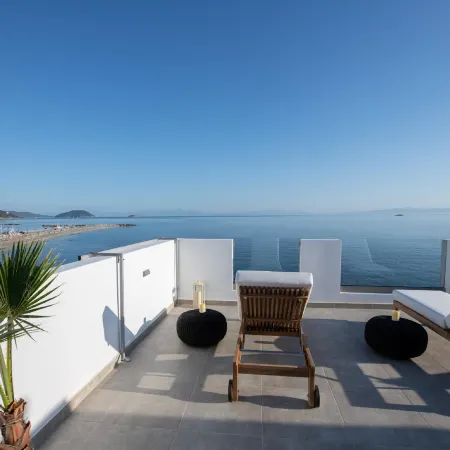 Flisvos Beachfront Apartments