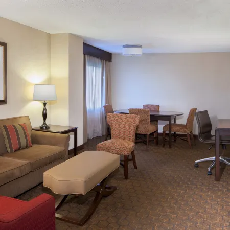 Embassy Suites by Hilton Austin Arboretum Отели рядом с достопримечательностью «Торговый центр The Arboretum»