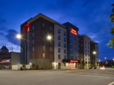 Hampton Inn & Suites Greensboro Downtown Hotels near Ambleside Gallery