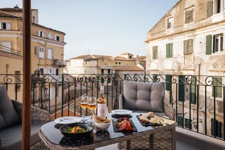 New York Luxury Suites Отели рядом с достопримечательностью «Нео Фрурио»