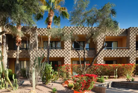 DoubleTree Resort by Hilton Paradise Valley - Scottsdale Отели рядом с достопримечательностью «On The Edge Gallery»