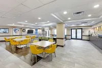 阿靈頓高地舒適套房飯店-紹姆堡 - 早餐