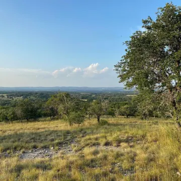 Quiet Studio located on 110 acre ranch with walking trails