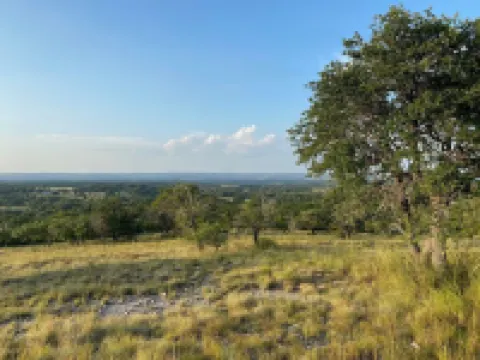 Quiet Studio located on 110 acre ranch with walking trails