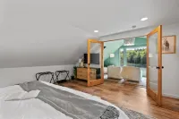 Kayaks, Kids Secret Room, Fishing, Fire Pit, ev Charger.