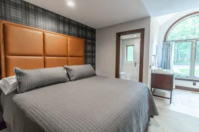 Fully Renovated Condo - Sleeps 7!