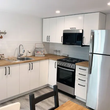 Stylish Tarrytown Studio - Walk to Train & Main St