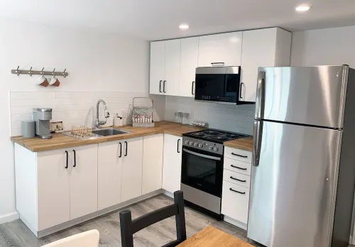 Stylish Tarrytown Studio - Walk to Train & Main St Hotels in Tarrytown