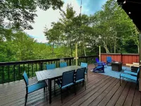 Cabin with Mountain Views / Large Deck / Fireplace / Near Hiking, Biking, Winery