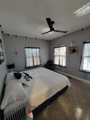 Stay, Play, Getaway. Beautiful Lake Front Home-Large private dock & boat-slip