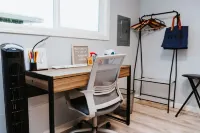 Bellevue Guesthouse by Lake Sammamish- EV, Patio - Tiny houses