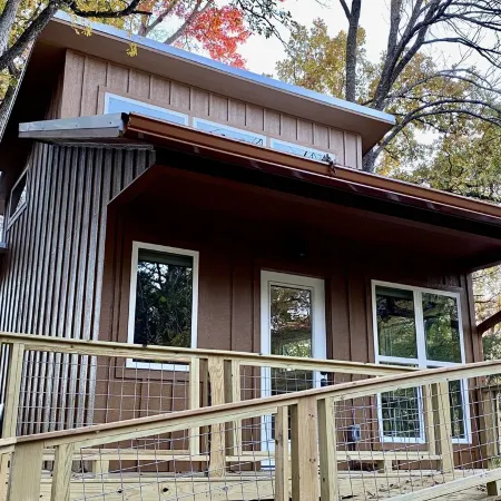 Coach's Quarters - The Dugout - Come Spend The Night in the Trees!!