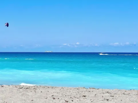 POSHPADZ-Playa Blanca-Walk to Jupiter Beach-Balcony with Seating & Dining Area