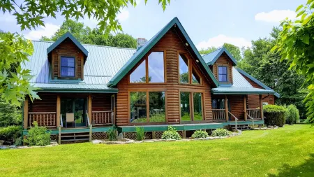 Lodge on Pine Ridge, with private 50 acres