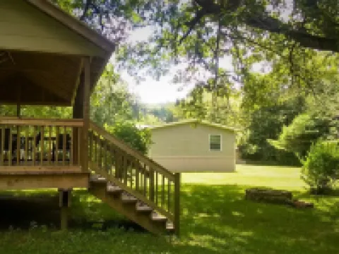 Creekside Comfort Hotels in Venango County