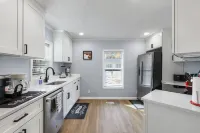 Luxe Cottage - South ChesterfieldStylishly renovated, w/ large master suite