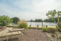 Waterfront 4/2 House w/Boat Dock & Cottage. Bring Your Boat!