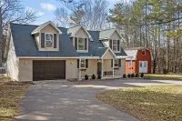 Pineapple Lake House: Pet-Friendly, Waterfront Getaway with Wi-Fi