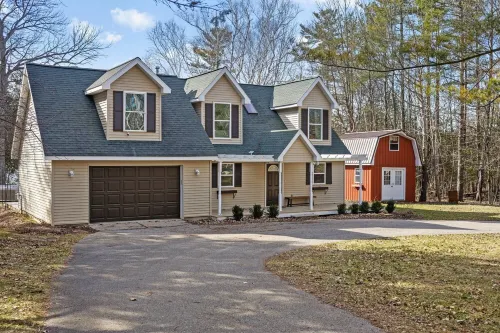 Pineapple Lake House: Pet-Friendly, Waterfront Getaway with Wi-Fi