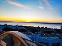 T2 Avec Piscine, Parking, Wifi, Netflix, Clim, Terrasse Vue Extra ! Hotel a Sete
