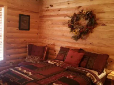 Beautiful cabin style home backing up on the White River! Hotels in Izard County