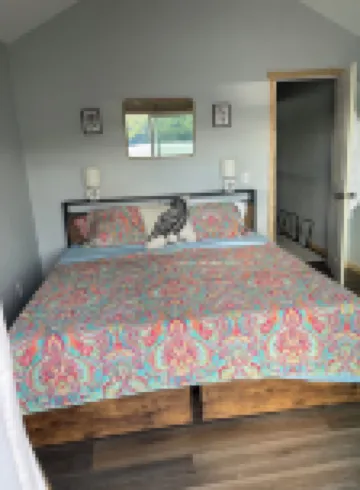 Lakefront home with amazing sunsets, fall foliage!