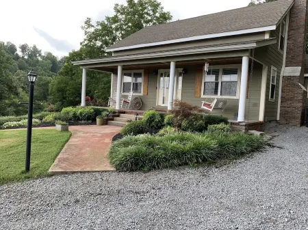 Breathtaking Country Paradise with Hot Tub  Where You Can Unplug in Nature