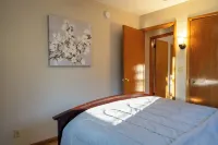 Downtown rambler. 2 bed, 1 bath, office & fence.