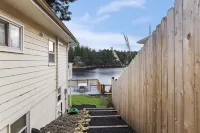 Z Cabin: Vintage Lakeside Retreat w/Private Dock